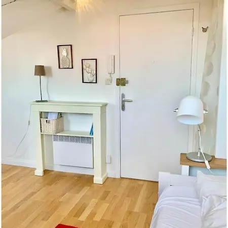 Διαμέρισμα Renovated Chic Location