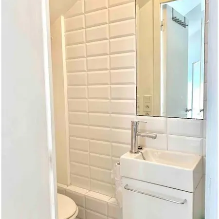 Renovated Chic Location Nice