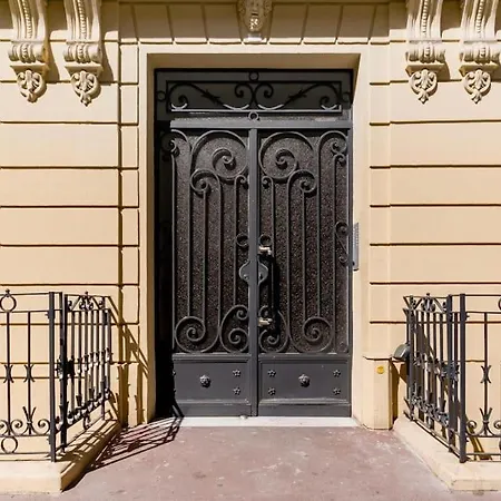 Διαμέρισμα Renovated Chic Location