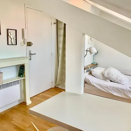 Renovated Chic Location Διαμέρισμα